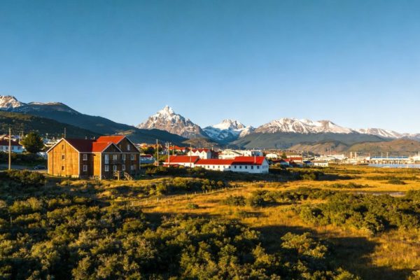 Chile 7-Day Itinerary: From Pacific Coast to Andes Mountains Chile 7-Day Itinerary: From Pacific Coast to Andes Mountains